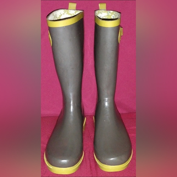 "Target" Grey Gardening Boots - Picture 1 of 14